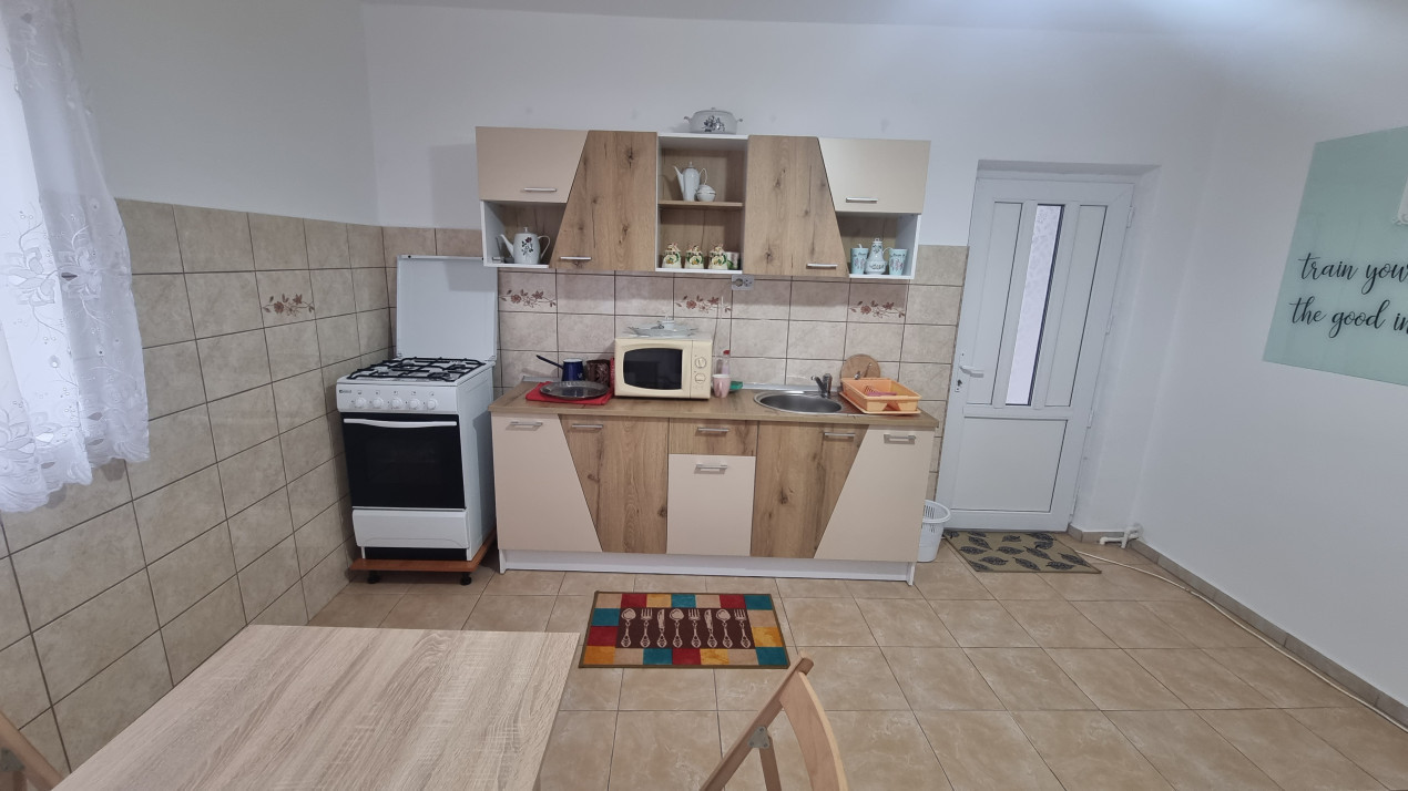 Vanzare casa-vila cu 6 camere si teren 1473 mp, in zona Soimari -Prahova