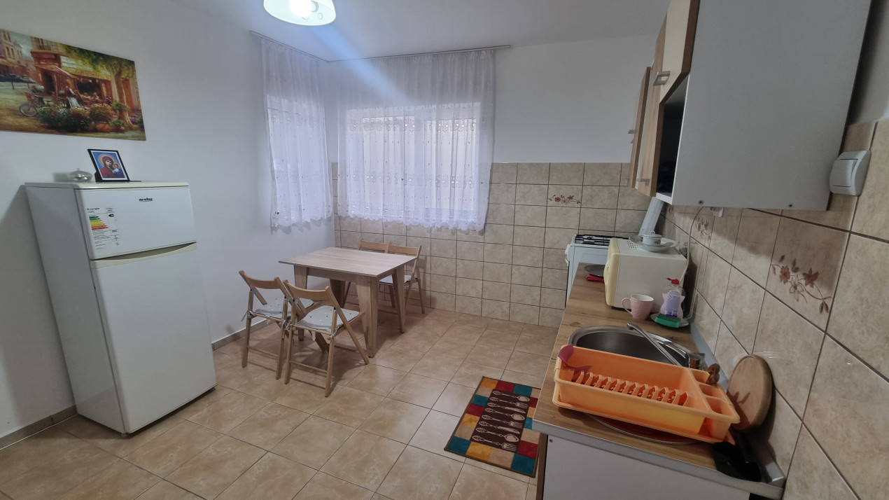 Vanzare casa-vila cu 6 camere si teren 1473 mp, in zona Soimari -Prahova