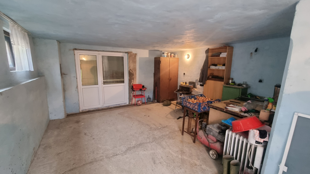 Vanzare casa-vila cu 6 camere si teren 1473 mp, in zona Soimari -Prahova