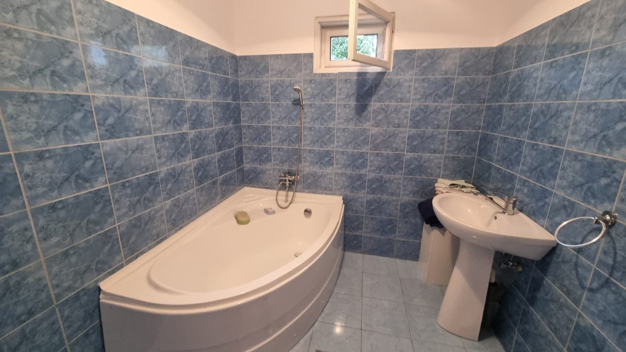 Vanzare casa-vila cu 6 camere si teren 1473 mp, in zona Soimari -Prahova