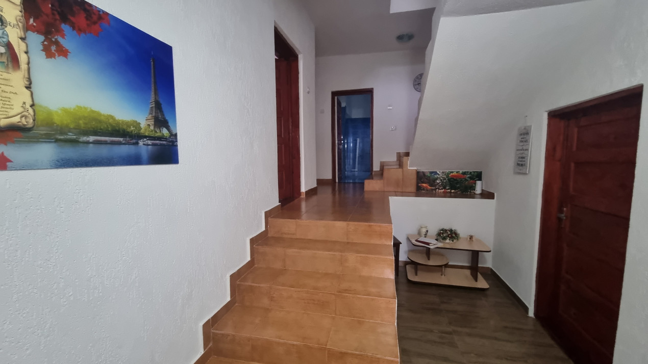 Vanzare casa-vila cu 6 camere si teren 1473 mp, in zona Soimari -Prahova