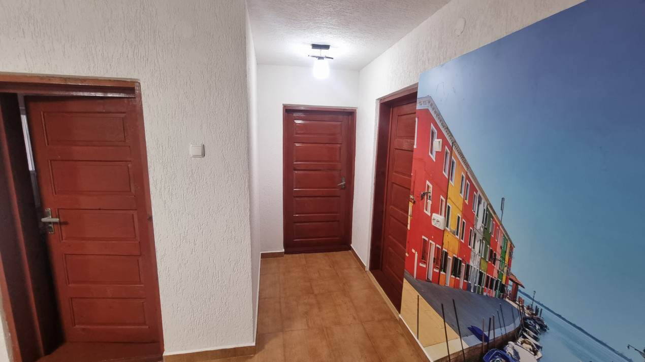 Vanzare casa-vila cu 6 camere si teren 1473 mp, in zona Soimari -Prahova