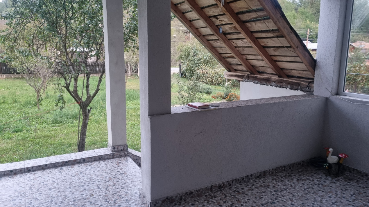 Vanzare casa-vila cu 6 camere si teren 1473 mp, in zona Soimari -Prahova