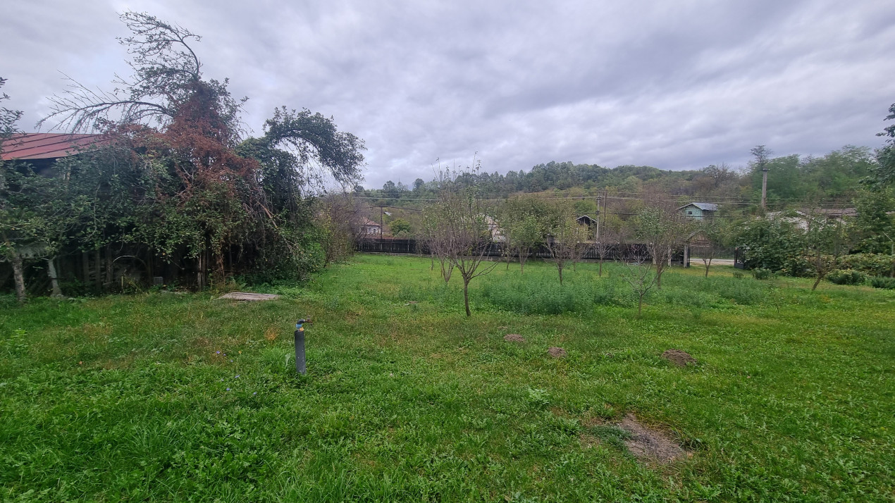 Vanzare casa-vila cu 6 camere si teren 1473 mp, in zona Soimari -Prahova